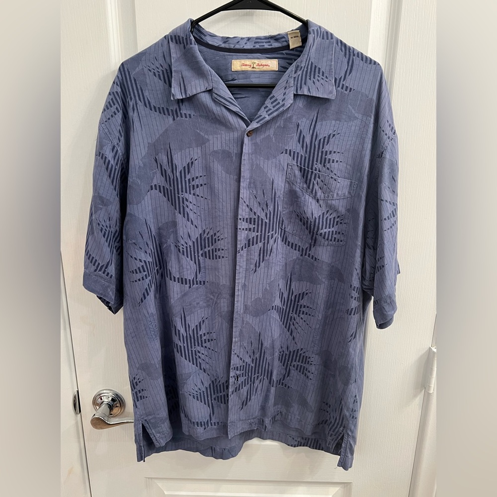 Tommy Bahama Men’s Blue Short Sleeve Silk Shirt Size Large (Collar Defect)